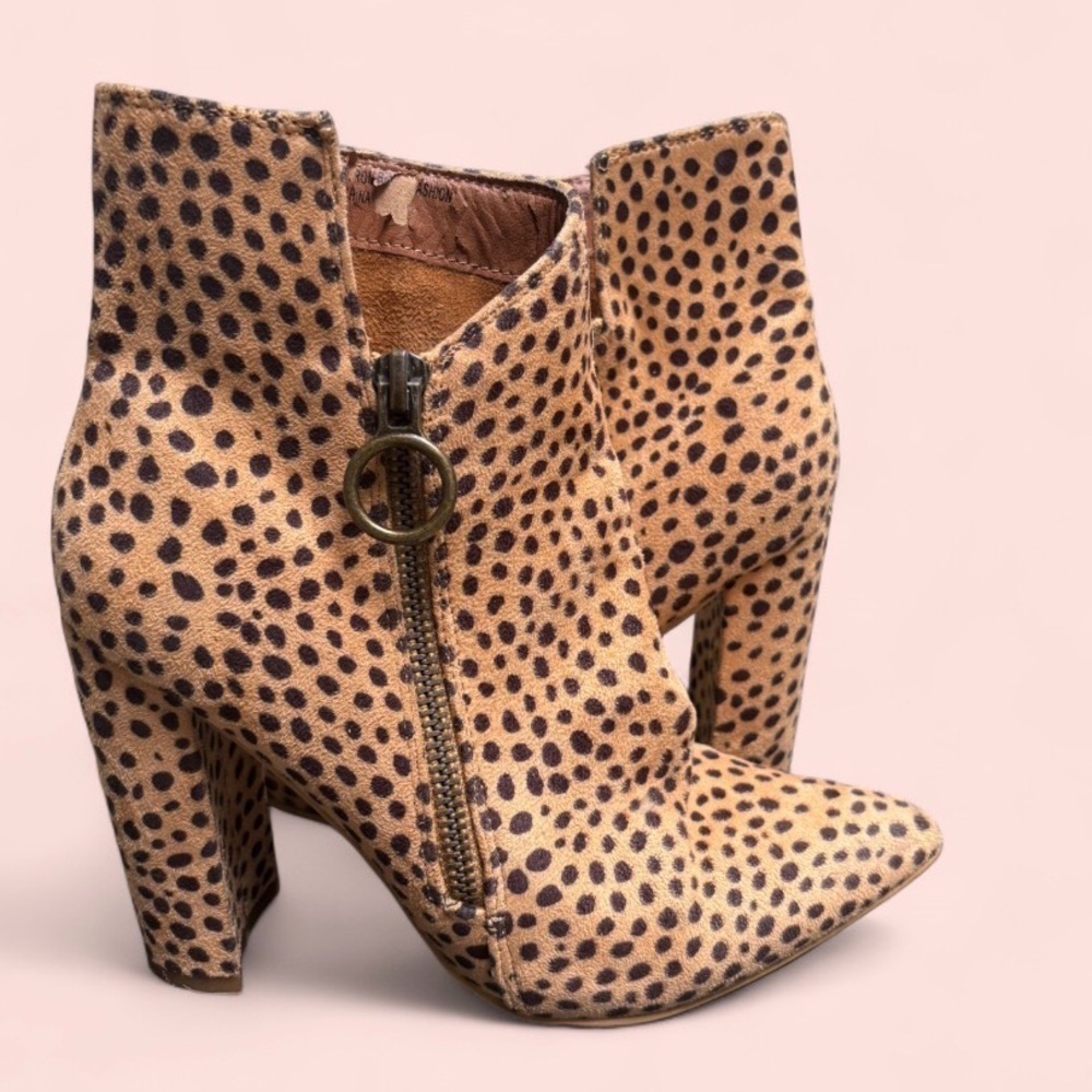 Women’s Beast Fashion Cadence Suede Pointy Toe Block Heel Ankle Booties Size 6